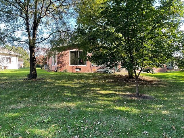 2036 Glenn Drive NE, Warren, OH 44483