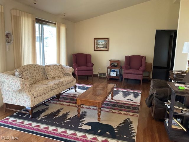 2036 Glenn Drive NE, Warren, OH 44483