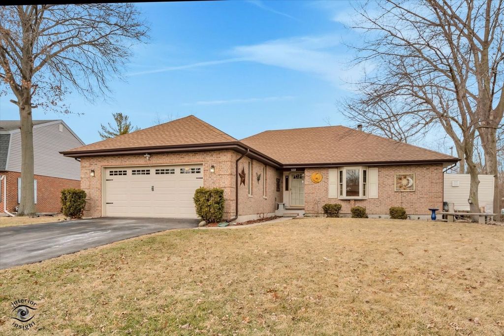 2858 E Bending Creek Trail, Crete, IL 60417