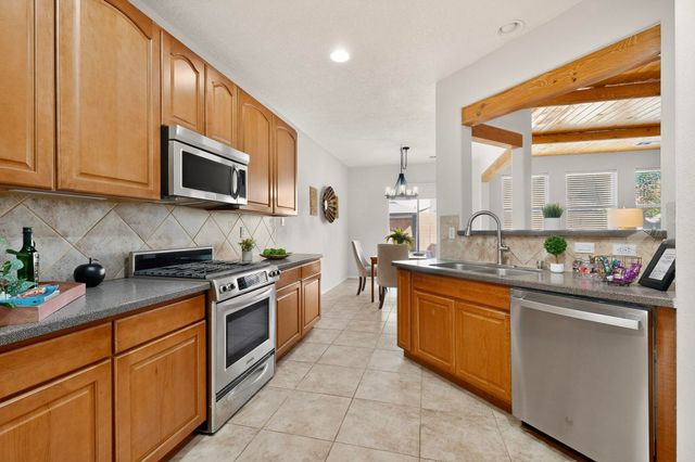 2235 Montevine Court SE, Rio Rancho, NM 87124