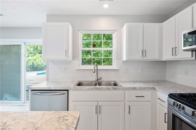 116 Hillside AVE, Suffolk, VA 23434