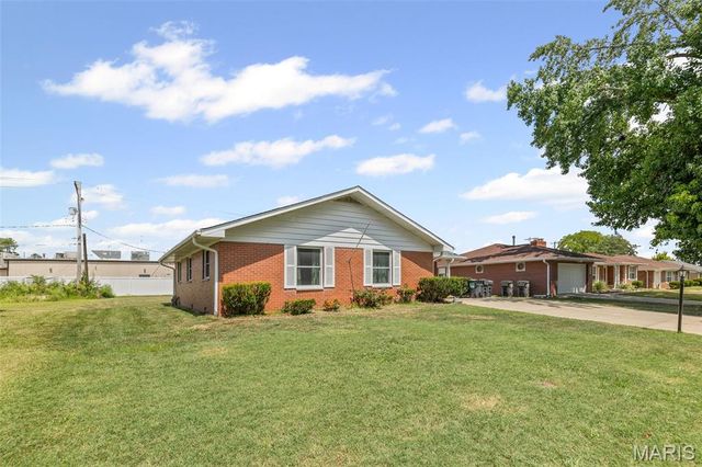 203 Meckfessel Drive, Fairview Heights, IL 62208