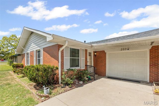 203 Meckfessel Drive, Fairview Heights, IL 62208