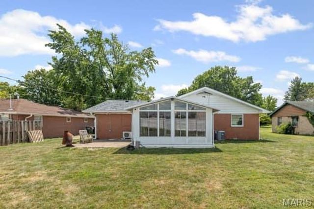203 Meckfessel Drive, Fairview Heights, IL 62208