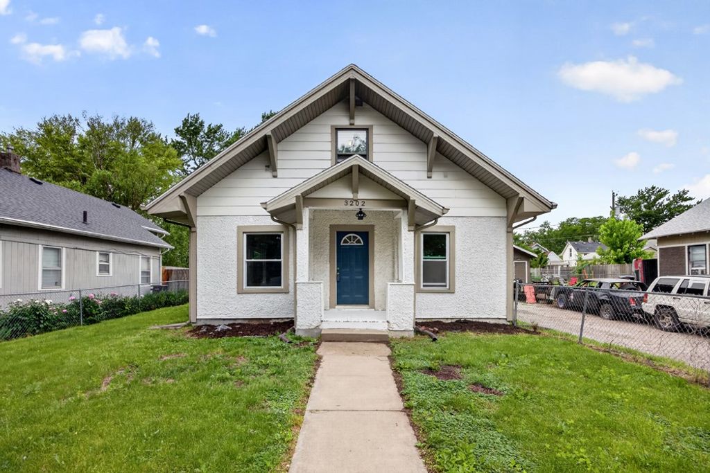 3202 3rd Street, Des Moines, IA 50313