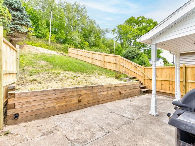1317 4th Ave, Conway, PA 15027