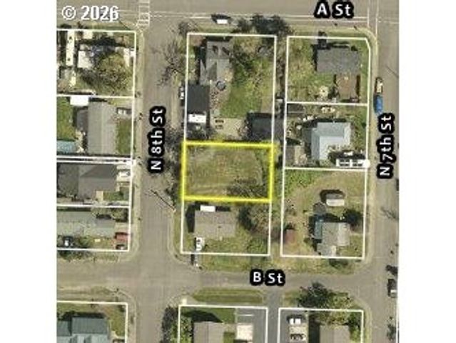 132 N 8th St, Creswell, OR 97426
