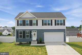142 EINSTEIN WAY, Martinsburg, WV 25404