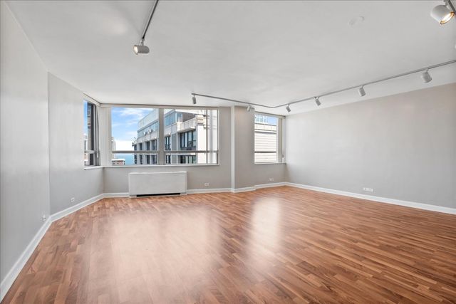 5701 N Sheridan Road 30F, Chicago, IL 60660