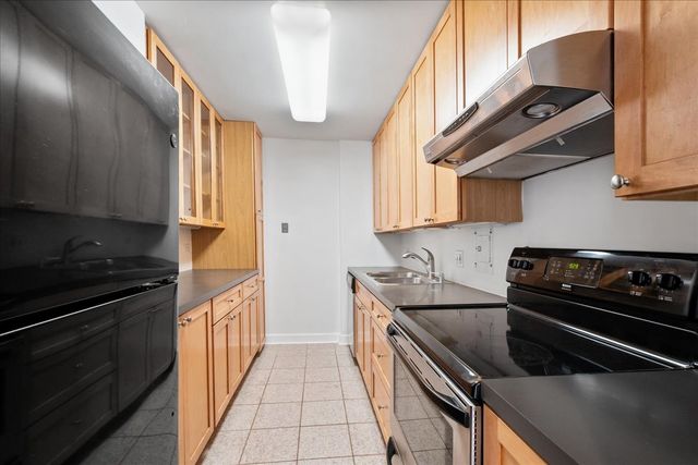 5701 N Sheridan Road 30F, Chicago, IL 60660