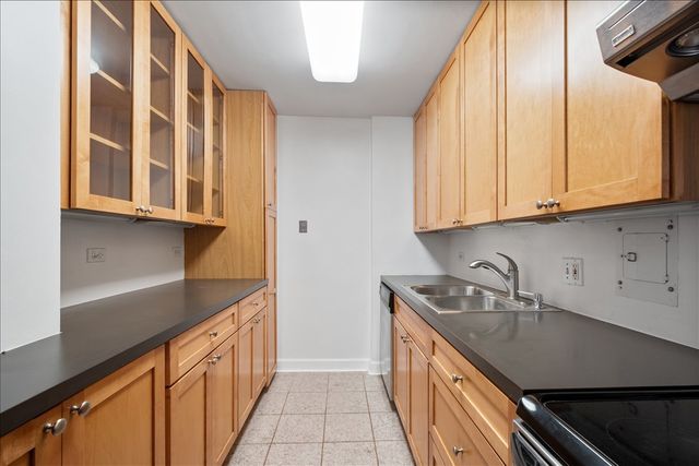 5701 N Sheridan Road 30F, Chicago, IL 60660