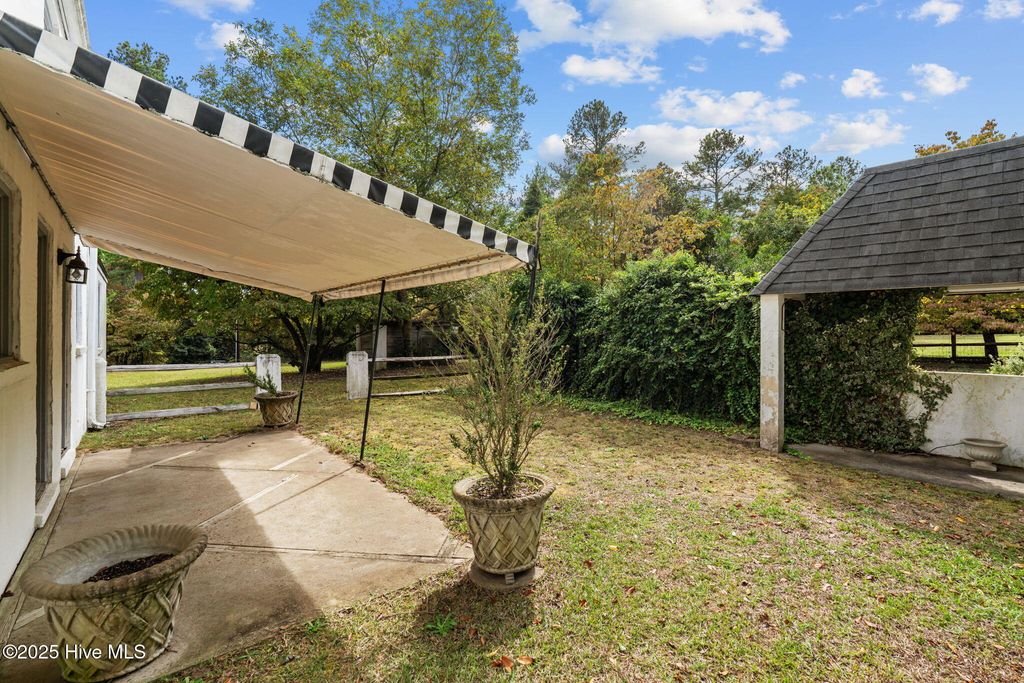 Image 21 of property listing at 1667 Youngs Road, Vass, NC 28394