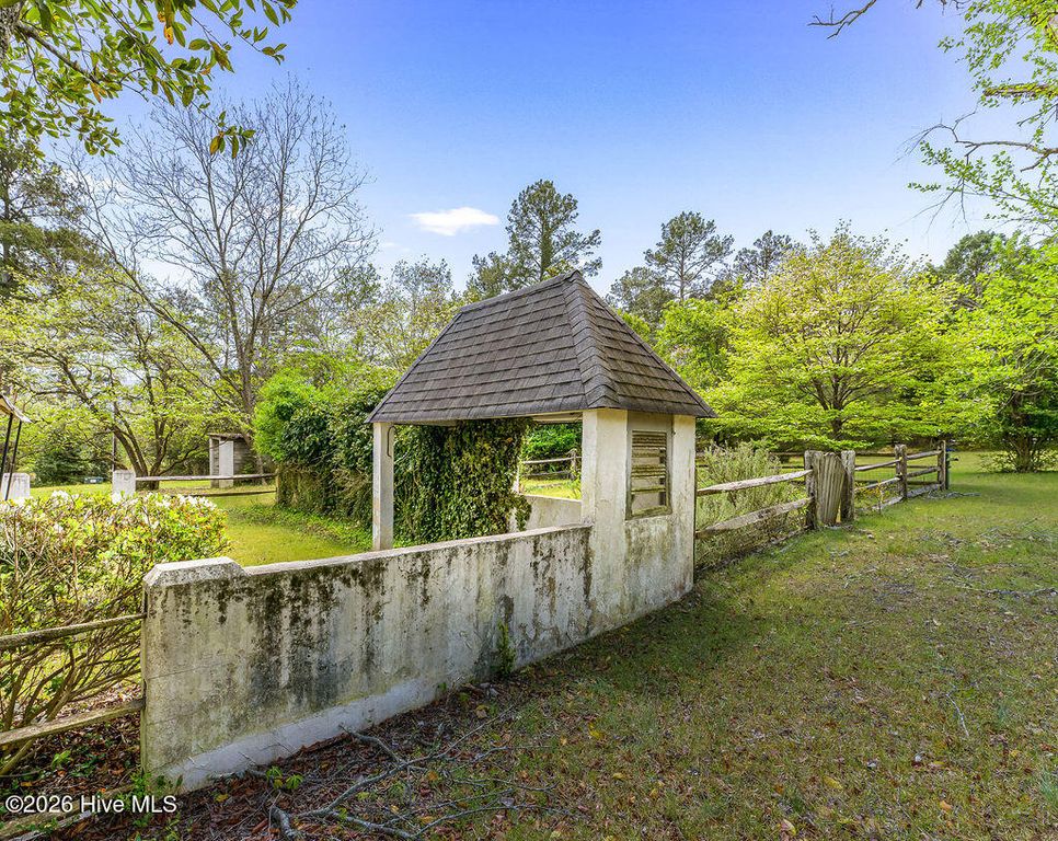 Image 25 of property listing at 1667 Youngs Road, Vass, NC 28394