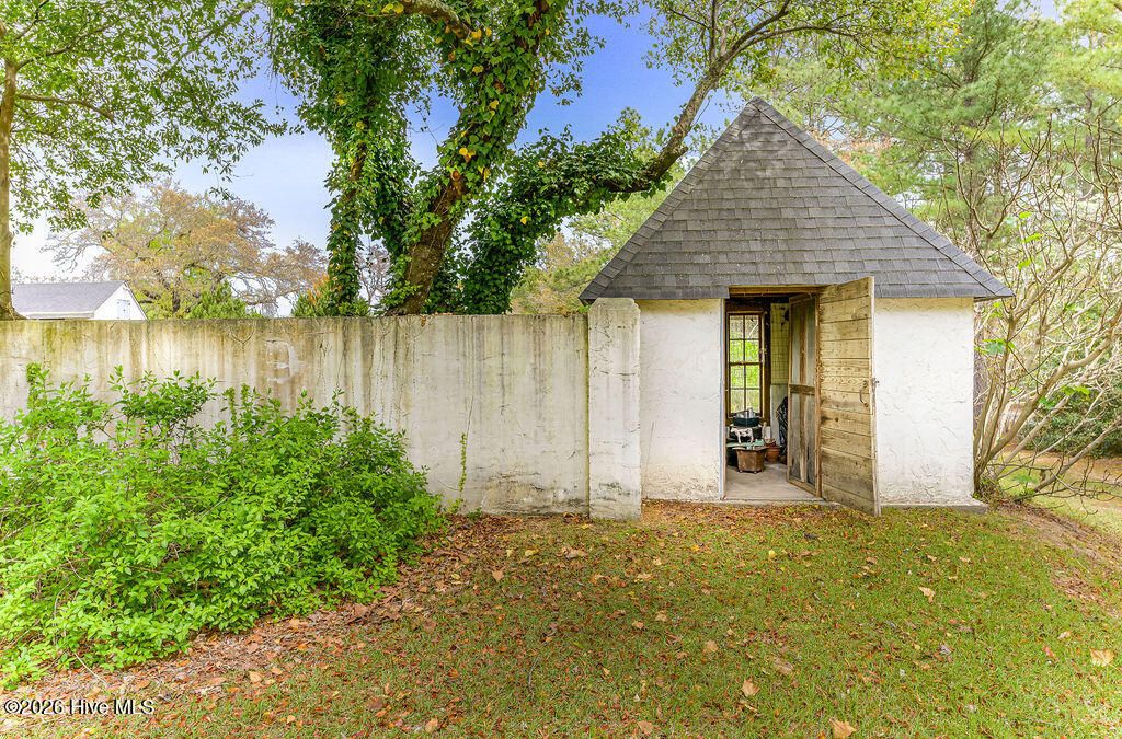 Image 36 of property listing at 1667 Youngs Road, Vass, NC 28394