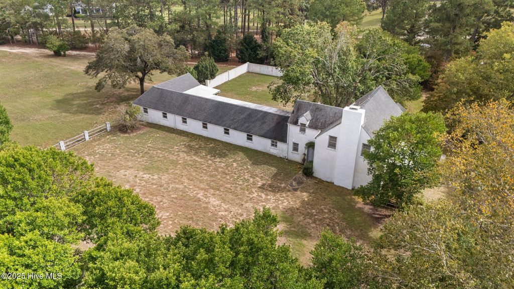 Image 7 of property listing at 1667 Youngs Road, Vass, NC 28394