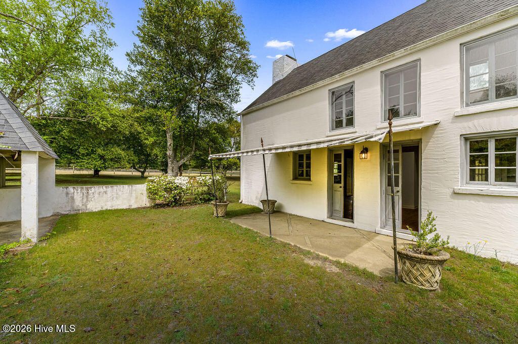 Image 8 of property listing at 1667 Youngs Road, Vass, NC 28394