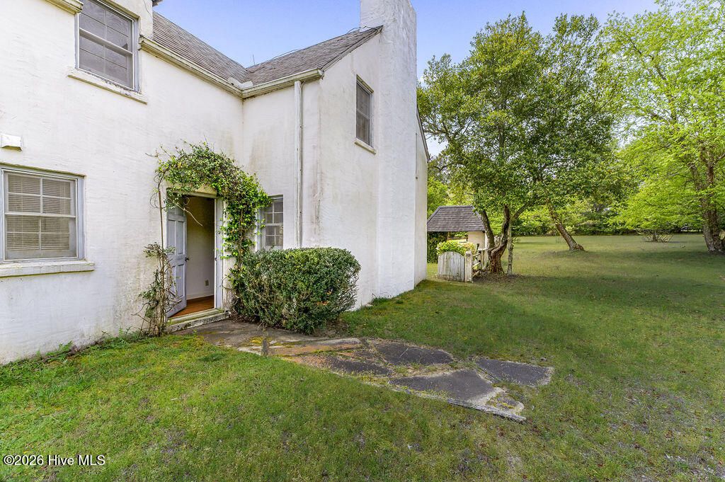 Image 9 of property listing at 1667 Youngs Road, Vass, NC 28394