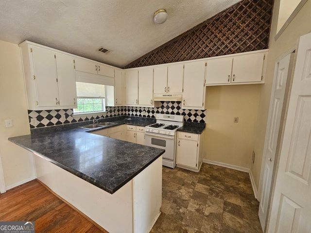 8257 Mountain Pass, Riverdale, GA 30274