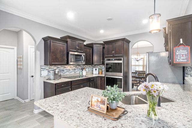 1148 Folly Beach Dr, Clarksville, TN 37042