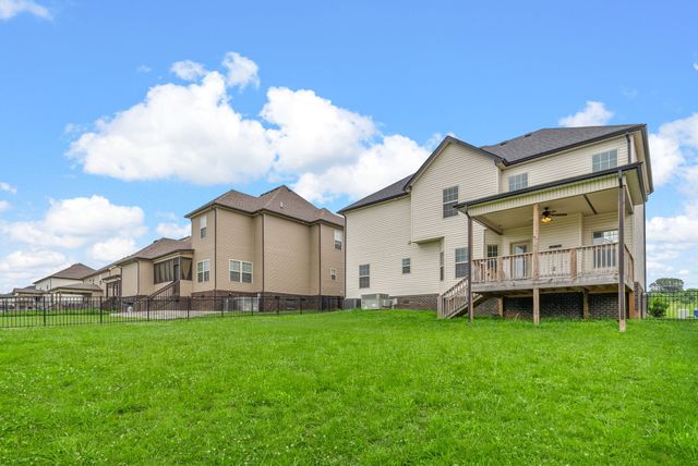 1148 Folly Beach Dr, Clarksville, TN 37042