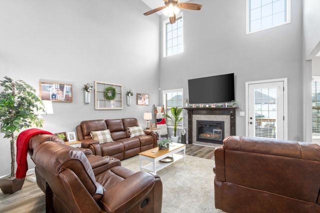 1148 Folly Beach Dr, Clarksville, TN 37042