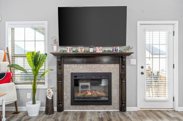 1148 Folly Beach Dr, Clarksville, TN 37042