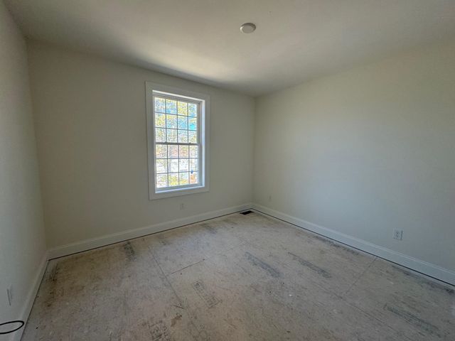 8B Dearborn Circle, Goffstown, NH 03045