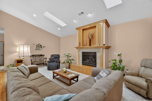 6707 NW 2nd Street, Des Moines, IA 50313