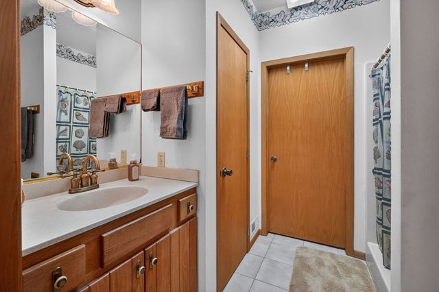 6707 NW 2nd Street, Des Moines, IA 50313