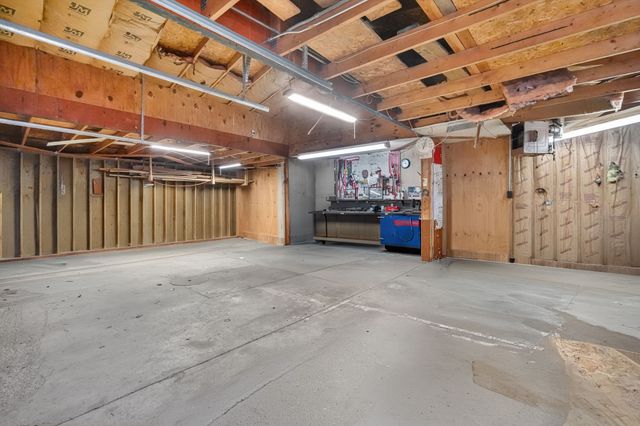 6707 NW 2nd Street, Des Moines, IA 50313