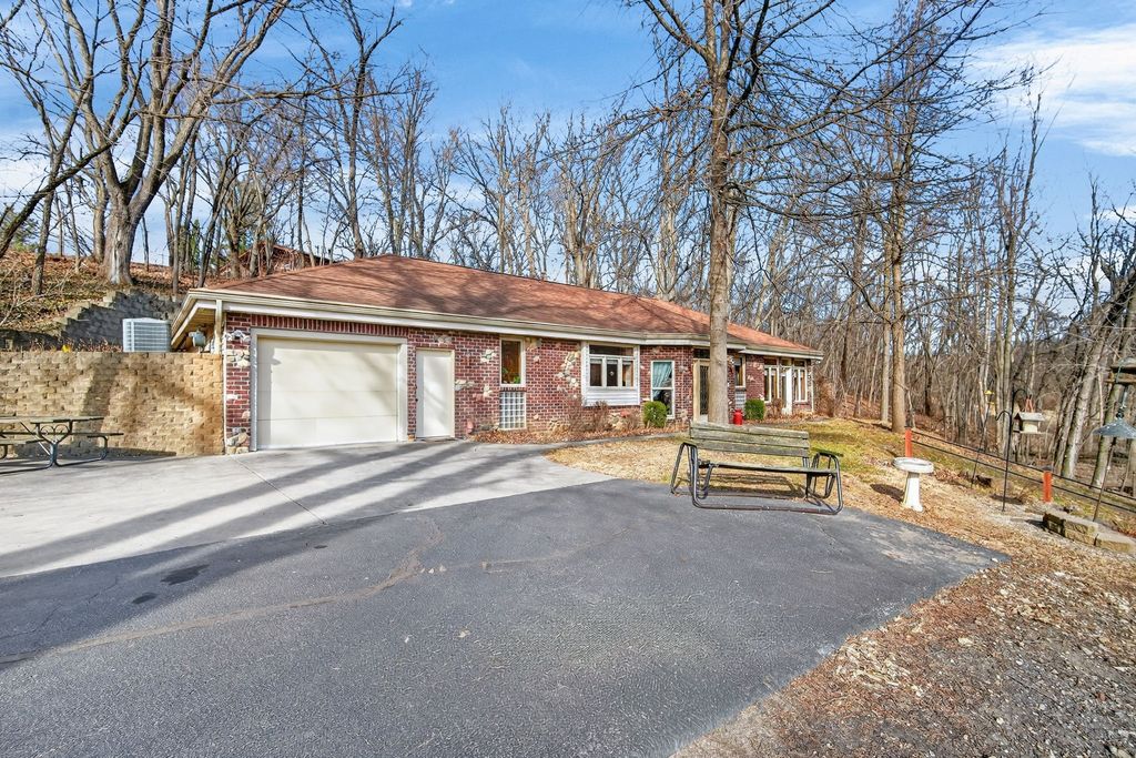 6707 NW 2nd Street, Des Moines, IA 50313