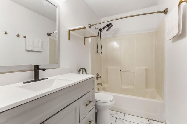 1255 Mayhill Road N, Maplewood, MN 55119