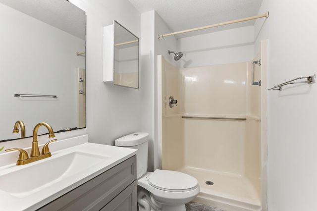 1255 Mayhill Road N, Maplewood, MN 55119