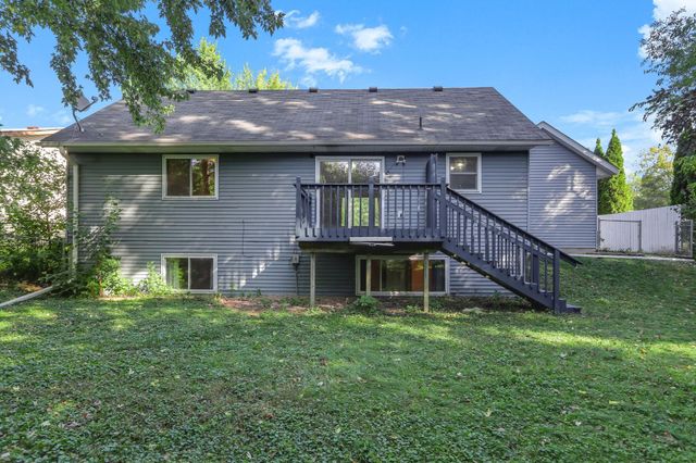 1255 Mayhill Road N, Maplewood, MN 55119