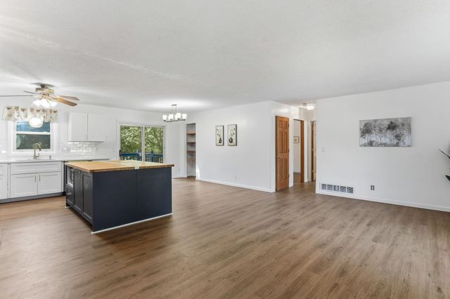 1255 Mayhill Road N, Maplewood, MN 55119