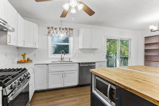 1255 Mayhill Road N, Maplewood, MN 55119