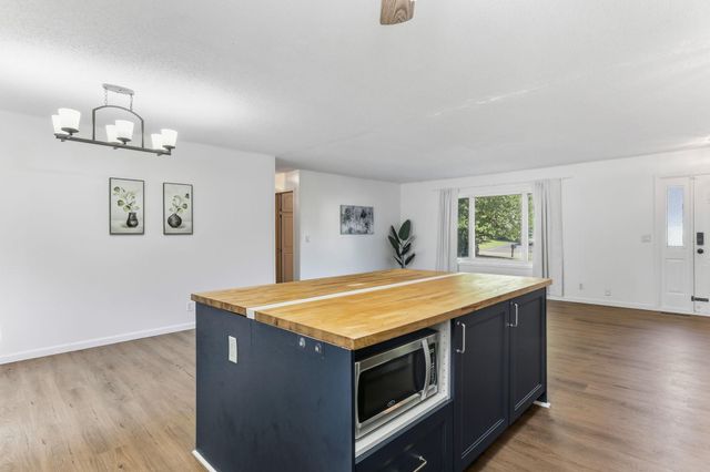 1255 Mayhill Road N, Maplewood, MN 55119