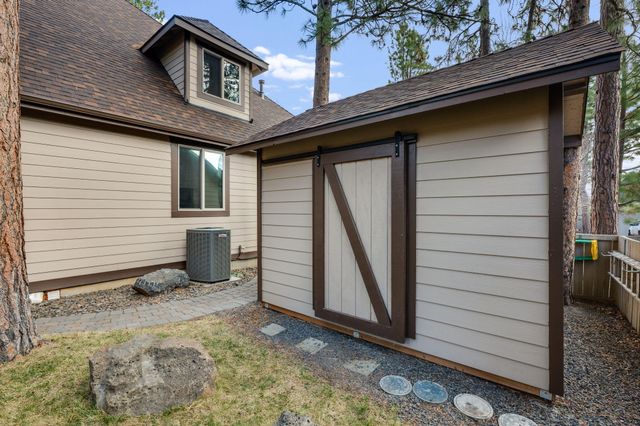 60885 Oasis Place, Bend, OR 97702