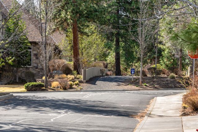 60885 Oasis Place, Bend, OR 97702