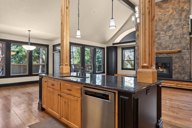 60885 Oasis Place, Bend, OR 97702