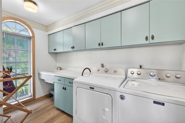 1422 Sanderling CIR, Sanibel, FL 33957