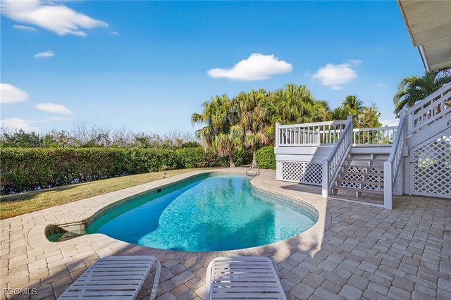 1422 Sanderling CIR, Sanibel, FL 33957