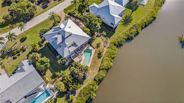 1422 Sanderling CIR, Sanibel, FL 33957
