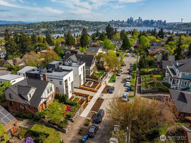 4122 Burke Avenue N, Seattle, WA 98103