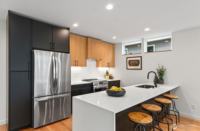 4122 Burke Avenue N, Seattle, WA 98103