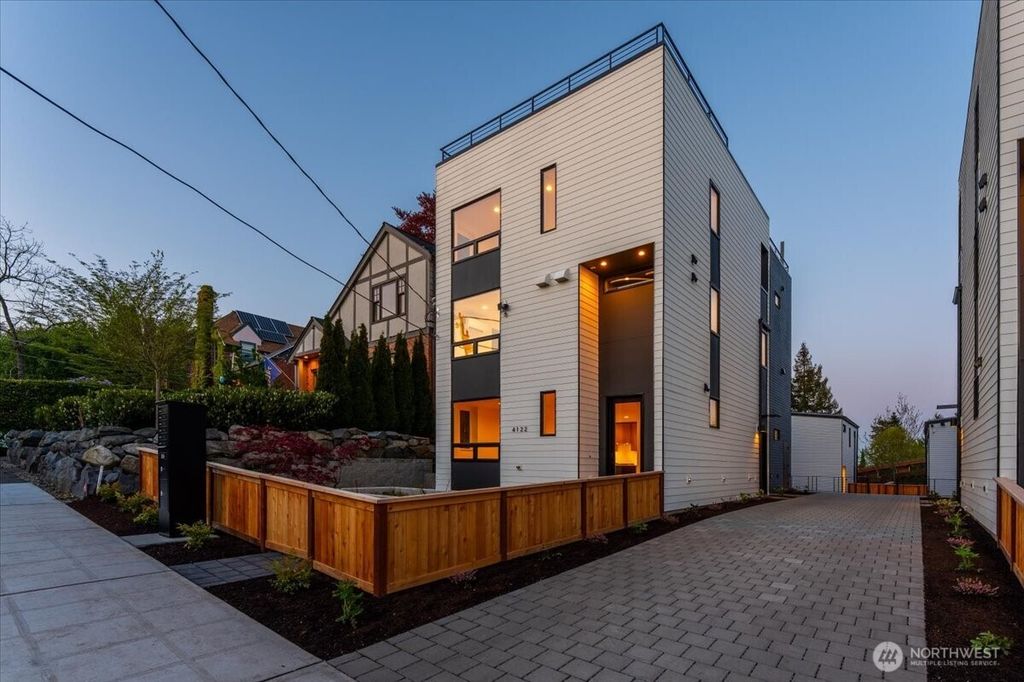 4122 Burke Avenue N, Seattle, WA 98103
