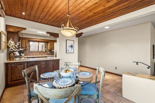 268 Camino De La Sierra, Santa Fe, NM 87501