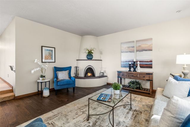 268 Camino De La Sierra, Santa Fe, NM 87501