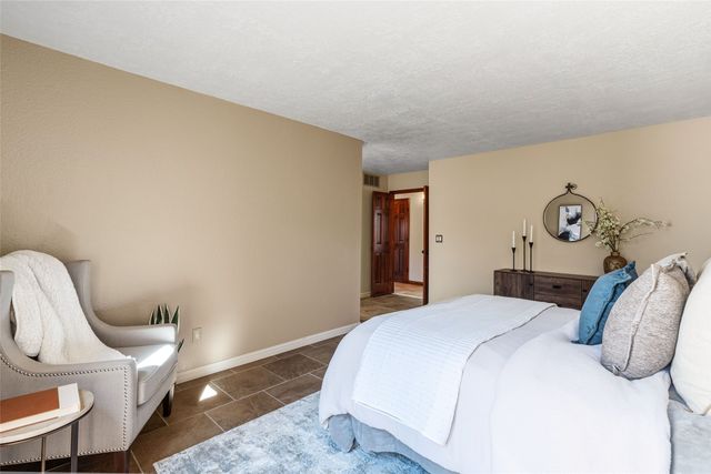 268 Camino De La Sierra, Santa Fe, NM 87501