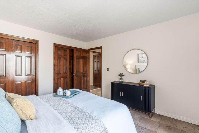 268 Camino De La Sierra, Santa Fe, NM 87501